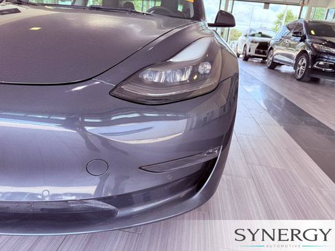 Used 2022 Tesla Model 3 Long Range AWD/4WD image 9