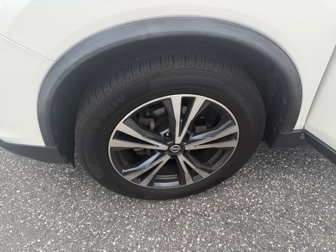 Used 2019 Nissan Rogue SV w/ Premium Package FWD image 31