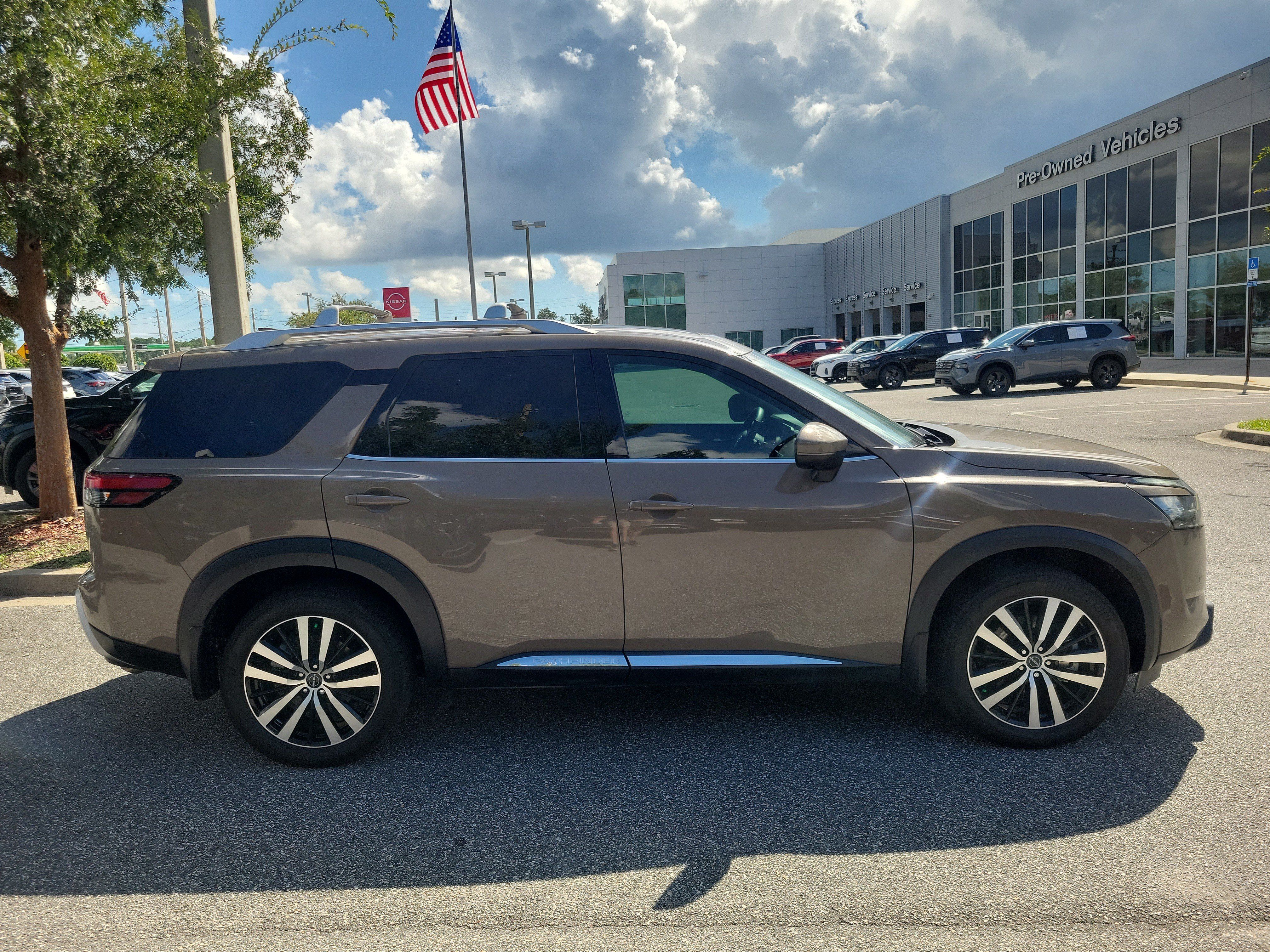 Used 2025 Nissan Pathfinder Platinum w/ Cargo Package AWD/4WD image 7
