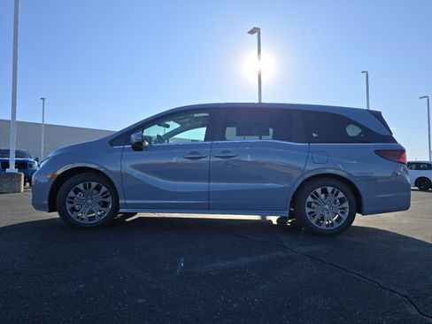 New 2026 Honda Odyssey Touring image 18