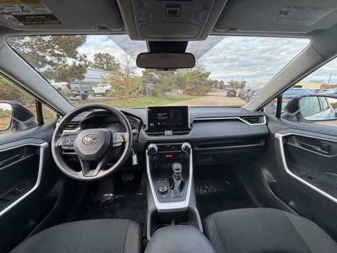 Used 2025 Toyota RAV4 LE image 32
