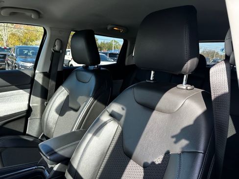 Used 2022 Jeep Compass Latitude image 28