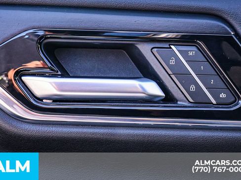 Used 2025 GMC Yukon XL Denali AWD/4WD image 48