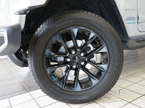 Used 2023 Jeep Wrangler Unlimited Sahara AWD/4WD image 53
