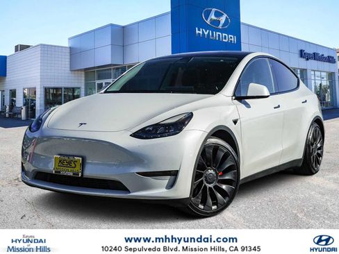 Used 2023 Tesla Model Y Performance image 1