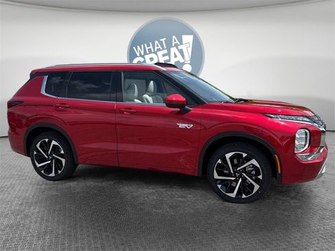 New 2025 Mitsubishi Outlander SEL image 3