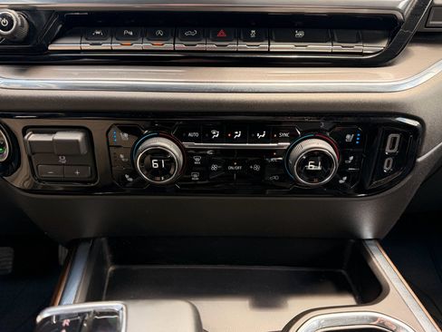 Used 2024 Chevrolet Silverado 1500 High Country w/ High Country Premium Package AWD/4WD image 13
