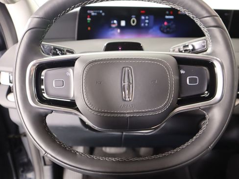 New 2026 Lincoln Navigator Premiere AWD/4WD image 3