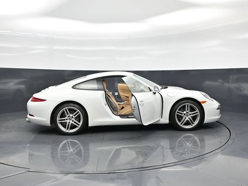 Used 2013 Porsche 911 Carrera RWD image 3