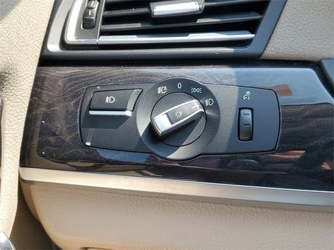 Used 2011 BMW 750Li xDrive image 18