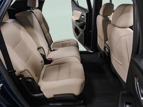 Used 2023 Chevrolet Traverse LT FWD image 35