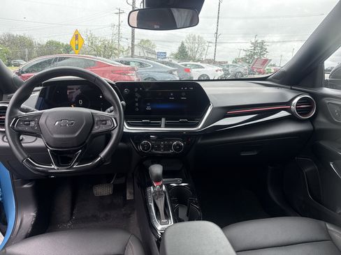 Used 2025 Chevrolet Trax RS w/ Sunroof Package FWD image 14
