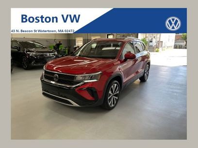 Used 2023 Volkswagen Taos SE w/ Panoramic Sunroof Package