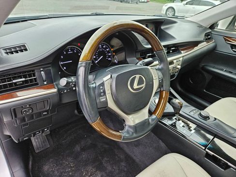 Used 2013 Lexus ES 350 w/ Premium Pkg FWD image 16