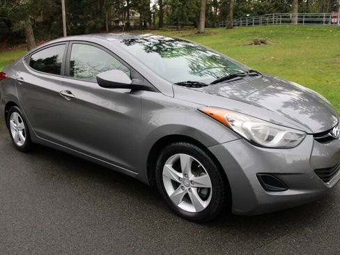 Used 2013 Hyundai Elantra GLS image 2
