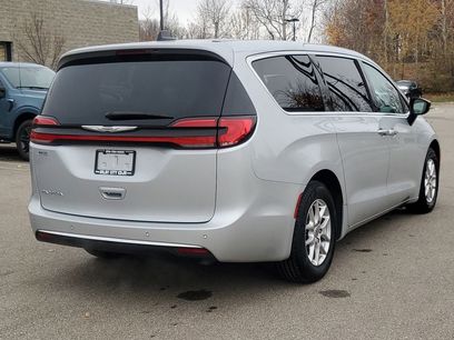 Used 2024 Chrysler Pacifica Touring-L