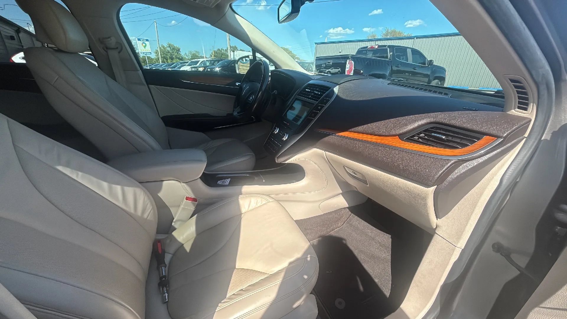 Used 2017 Lincoln MKC Select w/ Select Plus Package FWD image 18