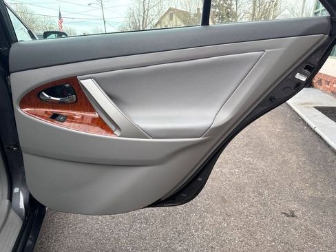 Used 2010 Toyota Camry XLE image 19