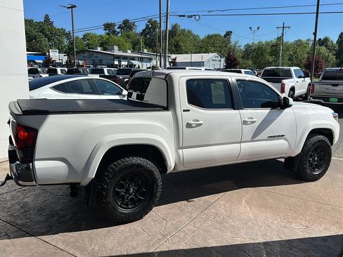 Used 2022 Toyota Tacoma SR5 w/ Black Out Package (TMS) AWD/4WD image 6