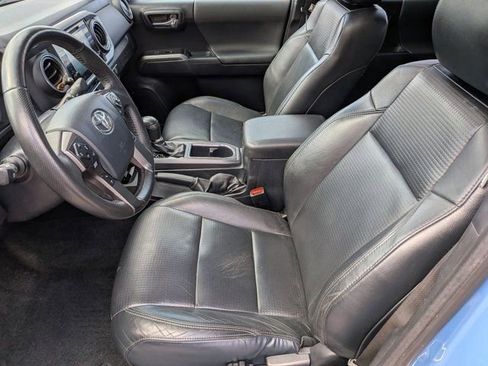 Used 2019 Toyota Tacoma TRD Off-Road image 14