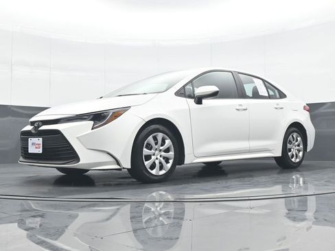 Used 2024 Toyota Corolla LE FWD image 29
