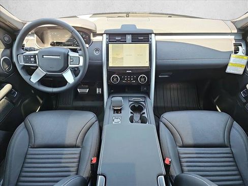 Used 2025 Land Rover Discovery Dynamic SE AWD/4WD image 9
