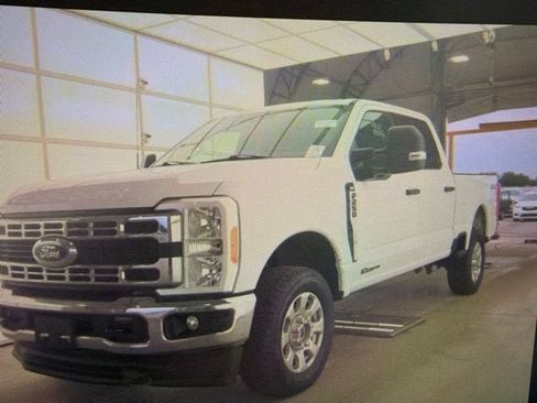 Used 2023 Ford F250 XLT AWD/4WD image 5