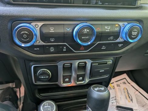 Used 2025 Jeep Wrangler Sport AWD/4WD image 46