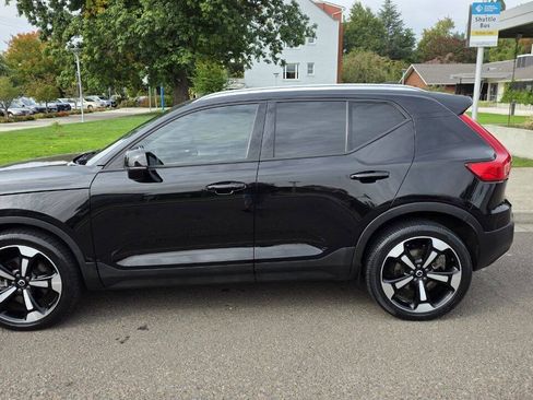 Used 2020 Volvo XC40 T5 Momentum w/ Protection Package Premier AWD/4WD image 8