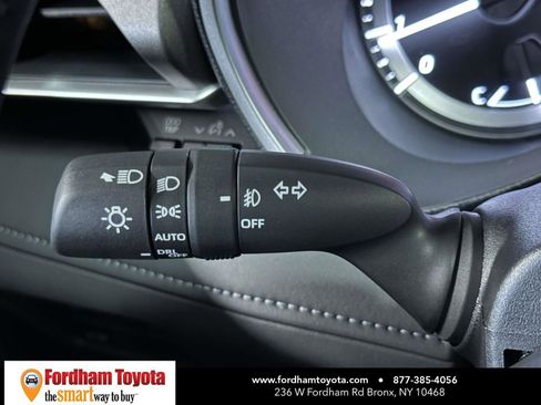Used 2025 Toyota Highlander XLE image 38