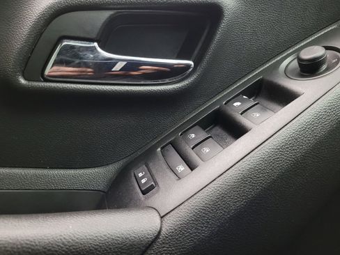 Used 2020 Chevrolet Trax LT w/ Driver Confidence Package image 27