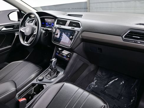 Used 2022 Volkswagen Tiguan SE AWD/4WD image 15