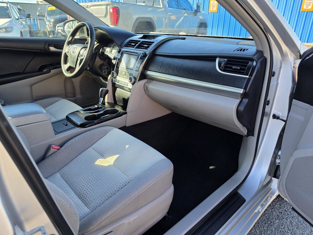 Used 2012 Toyota Camry LE FWD image 28