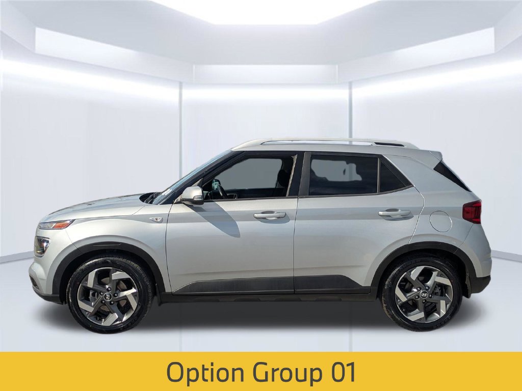 Used 2022 Hyundai Venue SEL FWD image 2