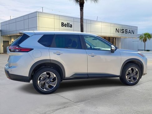 Certified 2025 Nissan Rogue SV FWD image 9