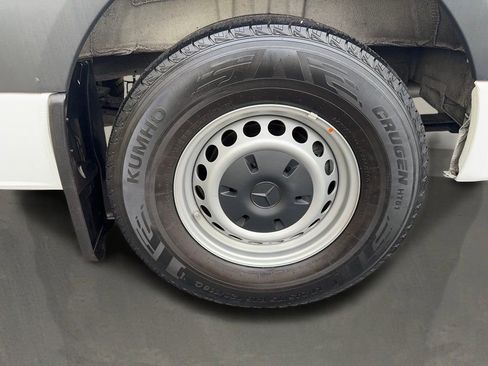 Used 2021 Mercedes-Benz Sprinter 2500 image 43