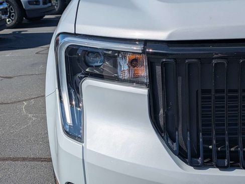 New 2026 Ford Maverick Lobo AWD/4WD image 34