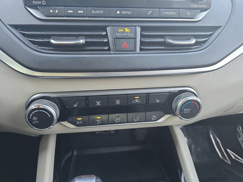 Certified 2022 Nissan Altima 2.5 SV w/ SV Premium Package AWD/4WD image 23
