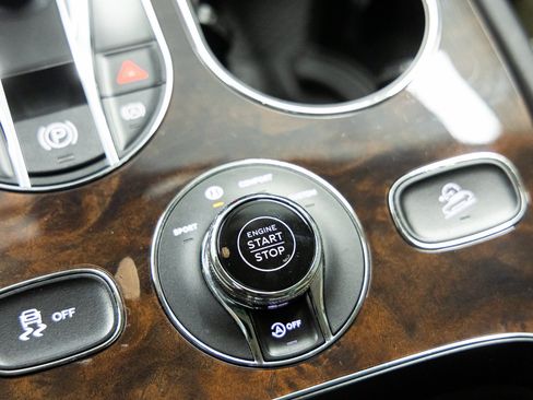 Used 2023 Bentley Bentayga AWD/4WD image 46