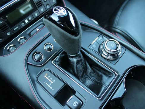 Used 2018 Maserati GranTurismo Sport image 21