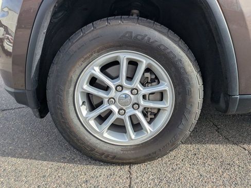 Used 2018 Jeep Grand Cherokee Laredo image 17