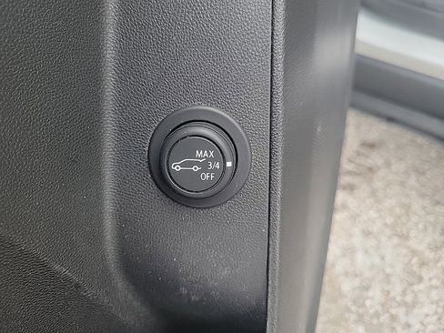 Certified 2020 Chevrolet Equinox LT w/ Driver Convenience Package image 21