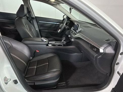 Used 2024 Nissan Altima 2.5 SR FWD image 32