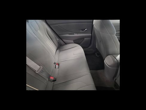Used 2022 Hyundai Elantra SEL w/ Convenience Package FWD image 19