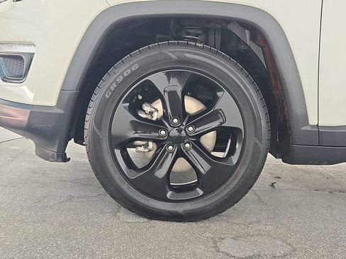 Used 2019 Jeep Compass Latitude FWD image 37