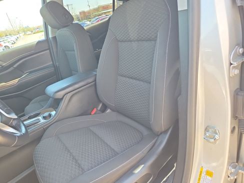 Used 2019 GMC Acadia SLE image 17