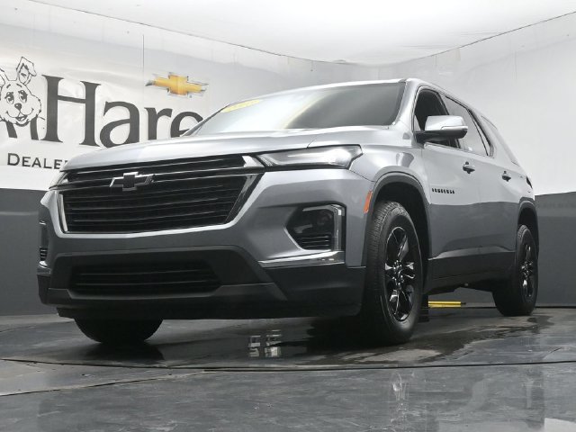 Used 2023 Chevrolet Traverse LS w/ Midnight/Sport Edition FWD image 4