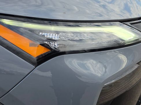 Used 2025 Nissan Rogue SV AWD/4WD image 23