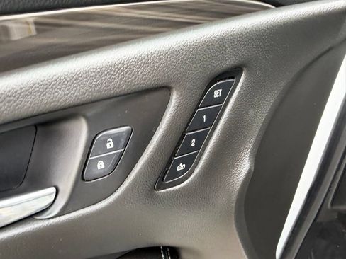 Used 2020 Buick Envision Essence FWD image 11