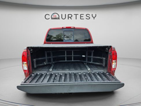 Used 2014 Nissan Frontier SL RWD image 11